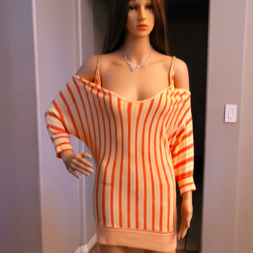 2B bebe Cold Shoulder Blouse Amazing!